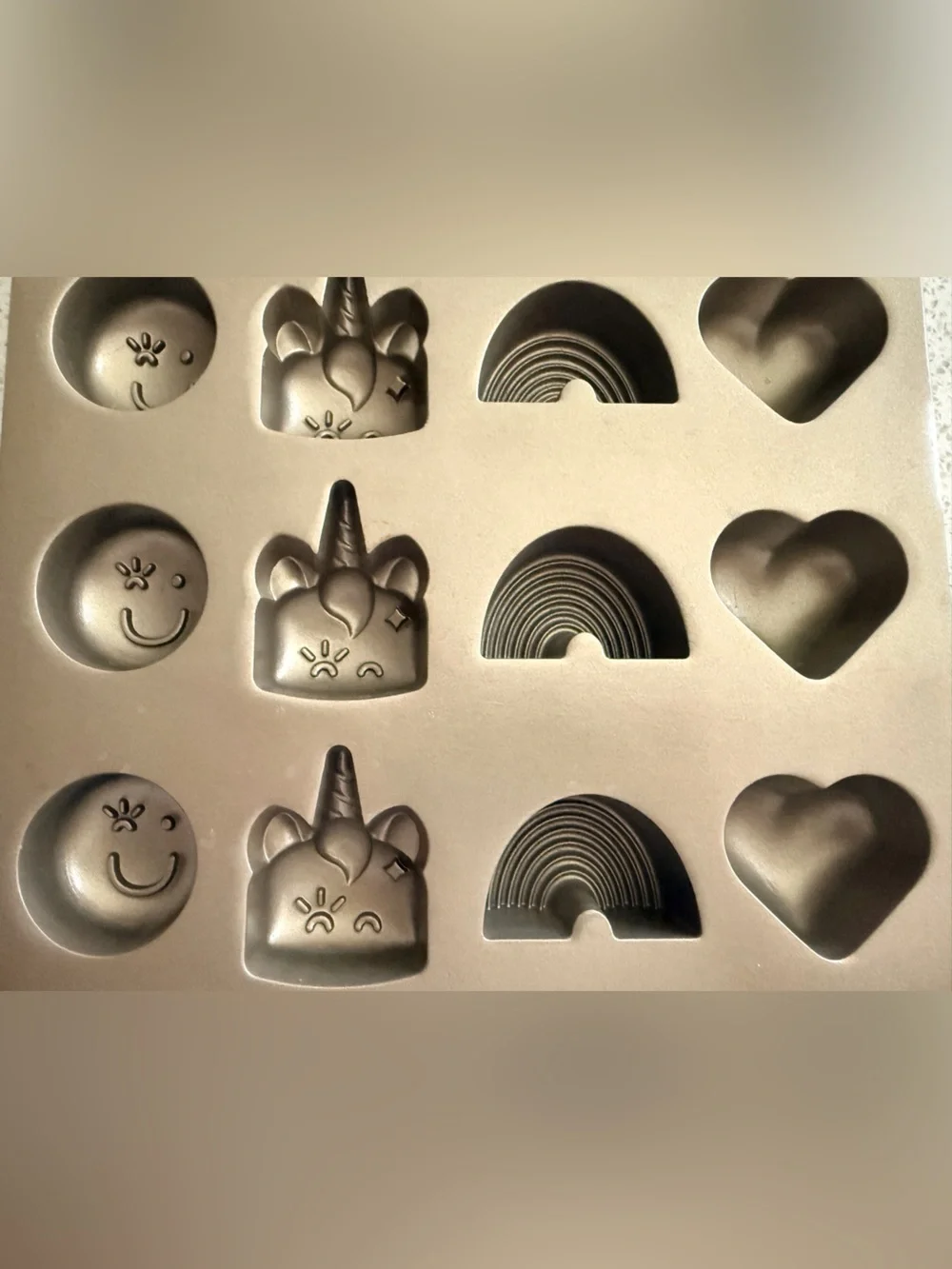 Williams Sonoma cakelet flower shop pan non-stick rainbow unicorn hearts emoji